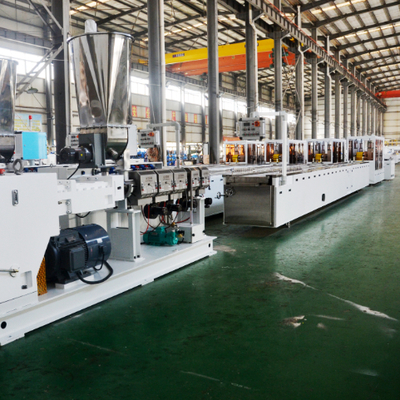Купить China Manufacturer Customized WPC Anti Slip Wood Plastic Composite Outdoor PVC PP PE WPC Foamed Decking Floor Making Machine online manufacture
