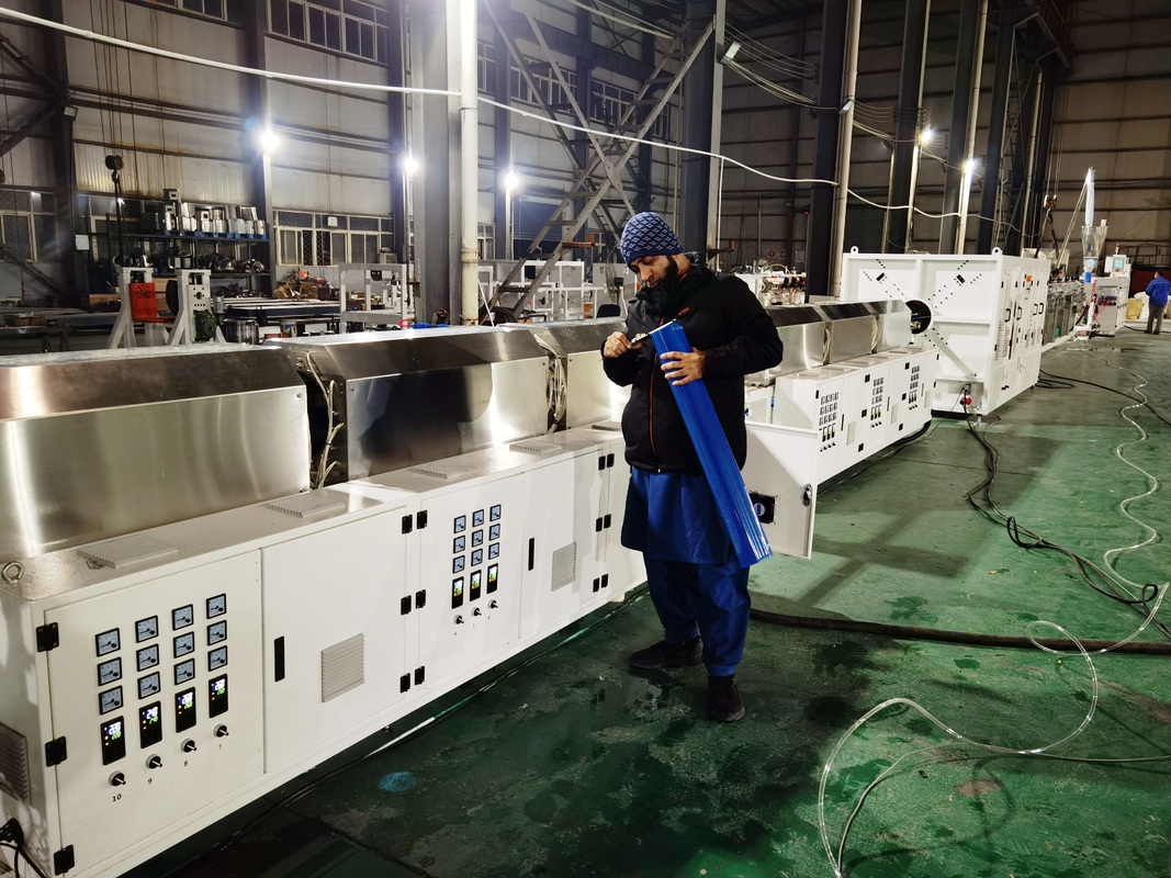 Линия производства труб из ПВХ с диаметром 250-630 мм / 315-800 мм 380V/3P/50Hz Линия экструзии труб из ПВХ с диаметром