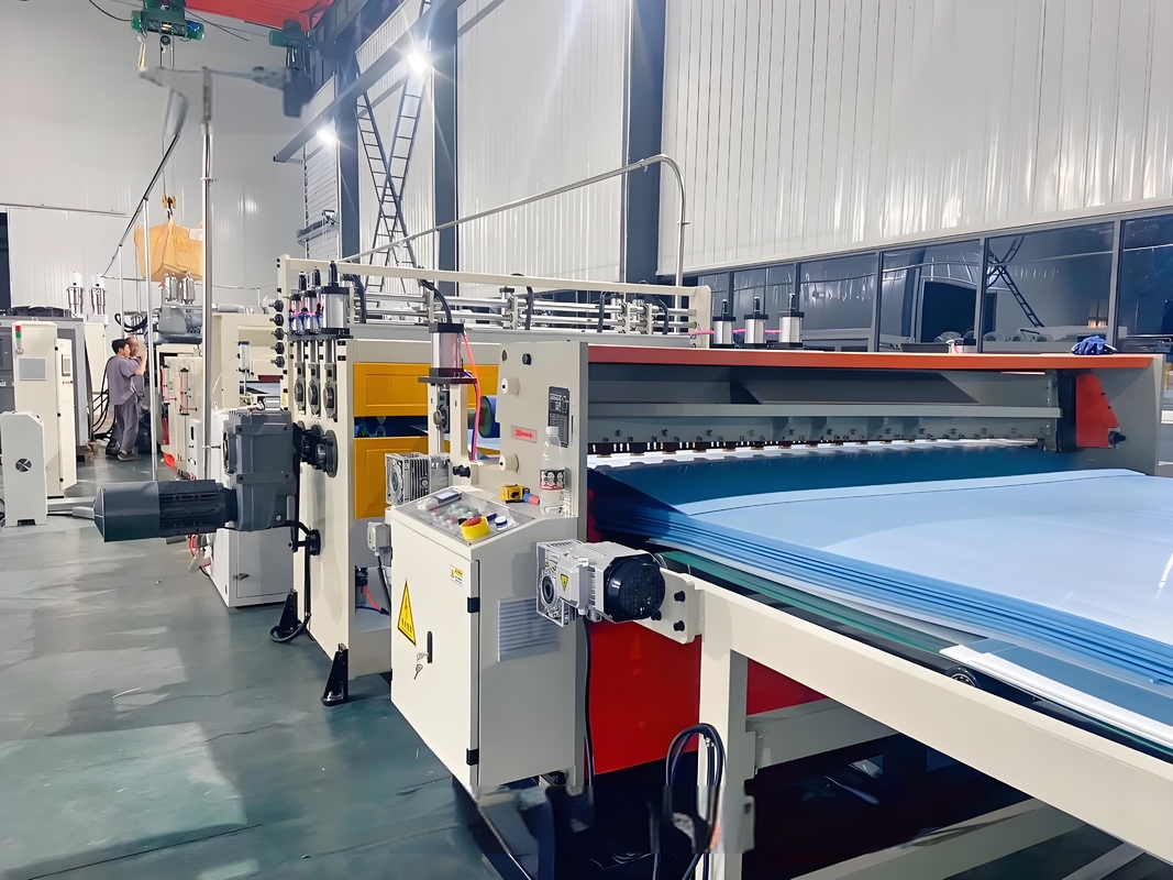 2200 / 2600mm PP полые сетки доски Machine 150kw Сила PP полые доски экструзионная линия